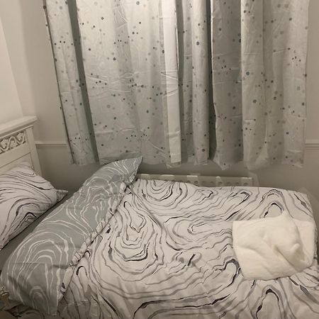 At Apex House Single Room Horndon-on-the-Hill Екстер'єр фото