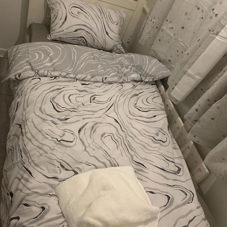 At Apex House Single Room Horndon-on-the-Hill Екстер'єр фото
